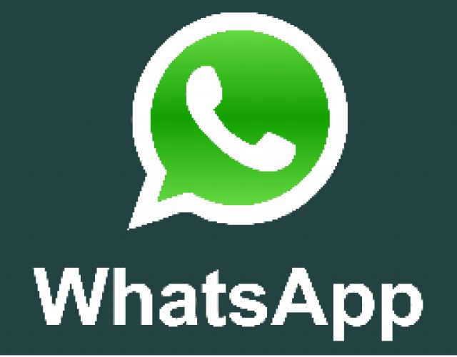 Whatsapps logo med en vit telefonlur inne i en grön pratbubbla, texten WhatsApp under.