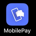 En blå fyrkantig appikon med en vit kontur av en smartphone och två överlappande pappersformer. Ordet MobilePay visas under ikonen på en svart bakgrund.