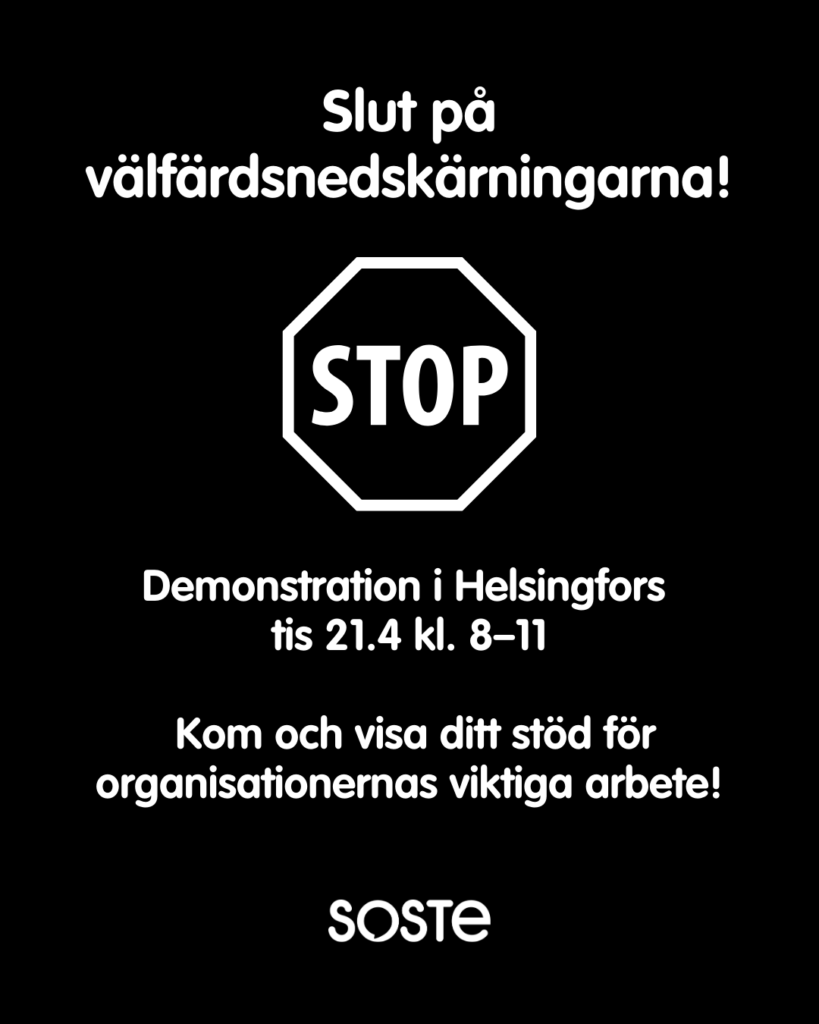 Svart bakgrund med vit text på svenska: "Slut på välfärdsnedskärningarna!" ovanför en STOP-skylt, med information om en demonstration i Helsingfors den 21 april kl. 8-11 och en uppmaning att stödja organisationernas arbete. SOSTE-logotypen längst ner.